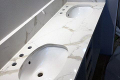 white marble tile bathroom