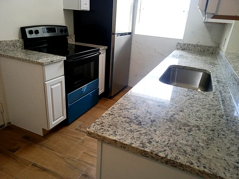 Dallas White Granite countertop kitchen — Edstone Orlando installation