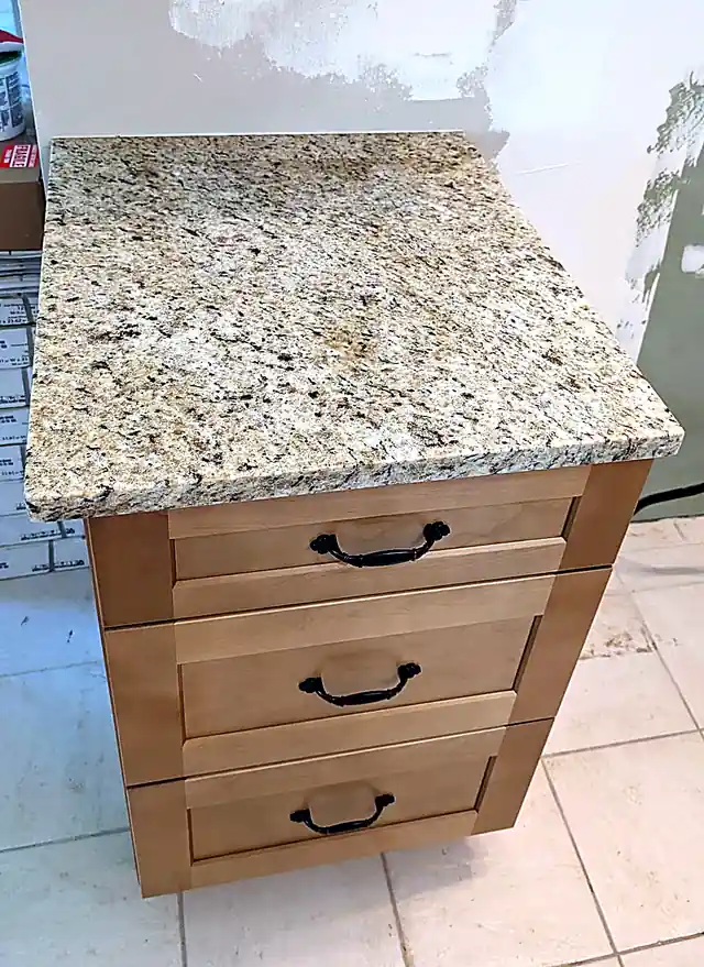 Gedony Granite countertop kitchen — Edstone Orlando installation
