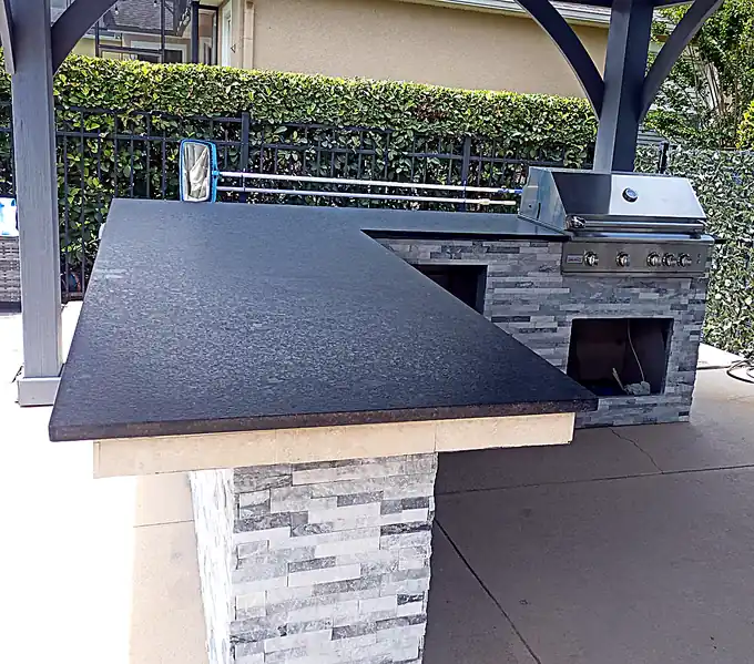 Black Pearl Leather Granite countertop outdoor kitchen — Edstone Orlando installation