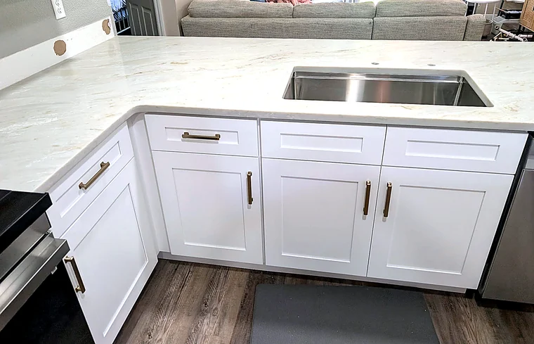 Calacatta Quartz countertop kitchen — Edstone Orlando installation