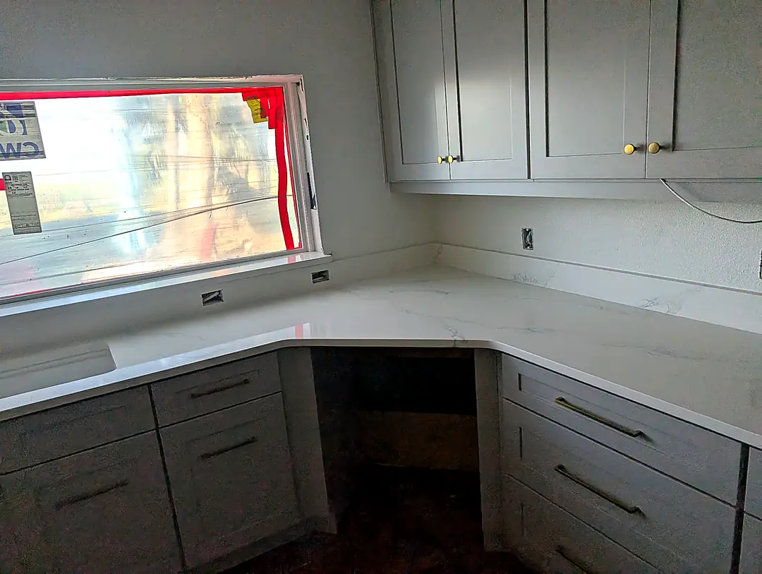 Calacatta Quartz countertop kitchen — Edstone Orlando installation