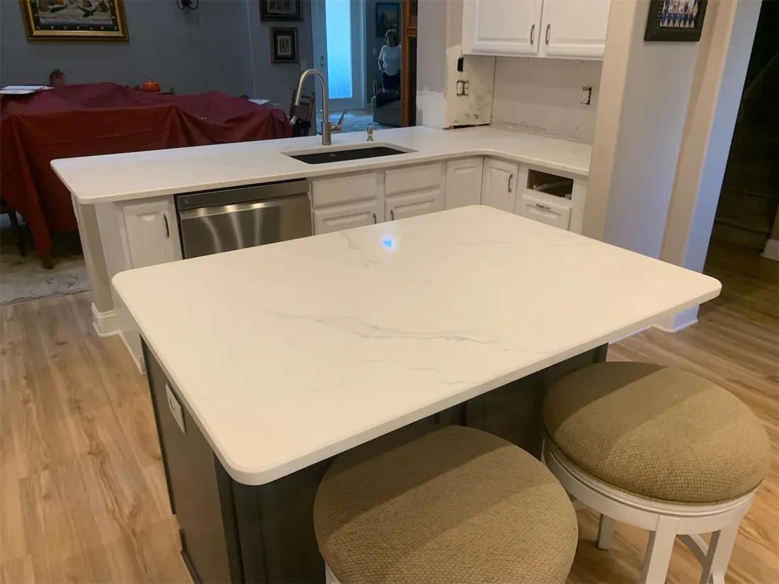 Kitchen island and L-shaped countertop from the EdStone installation portfolio